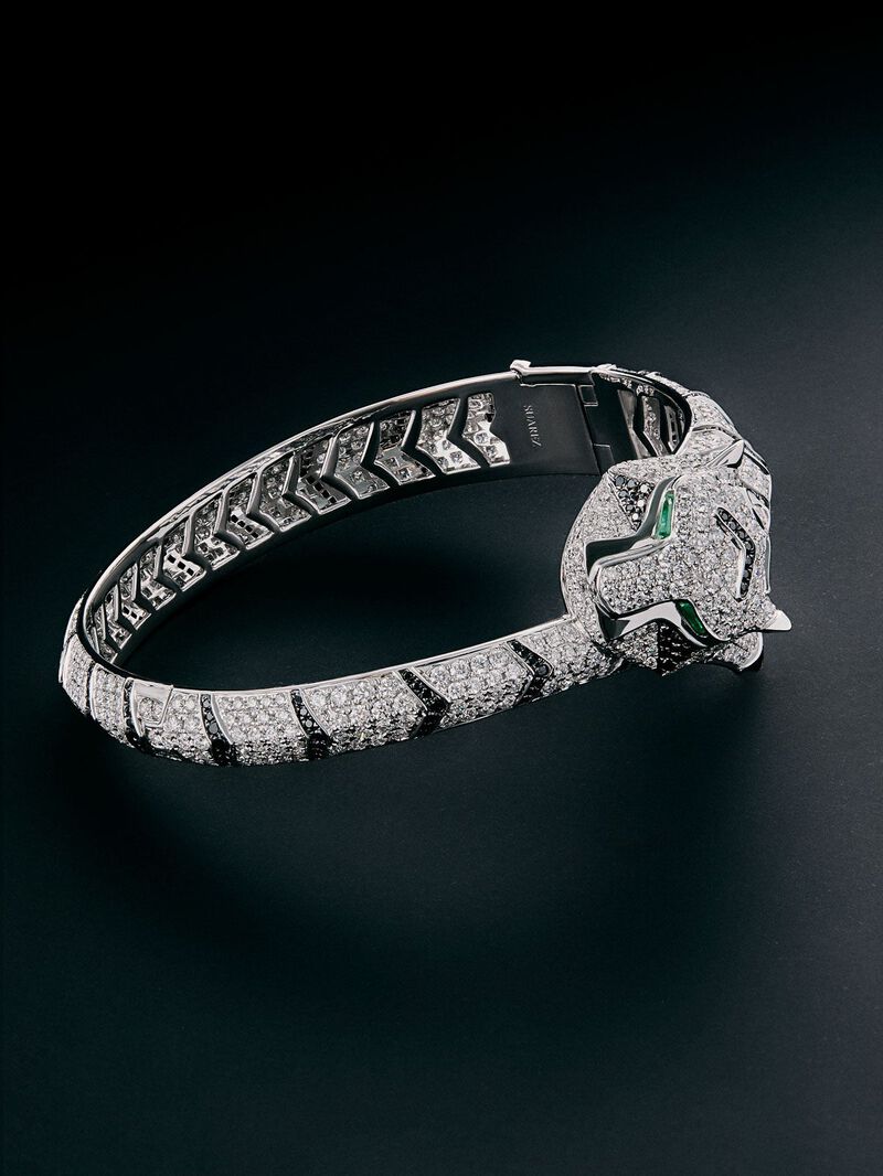 Rigid 18K white gold bracelet with 747 brilliant-cut white diamonds with a total of 8.17 cts, 241 brilliant-cut black diamonds with a total of 1.49 cts and 2 trapezoid-cut emeralds with a total of 0.13 tiger shaped cts image number 4