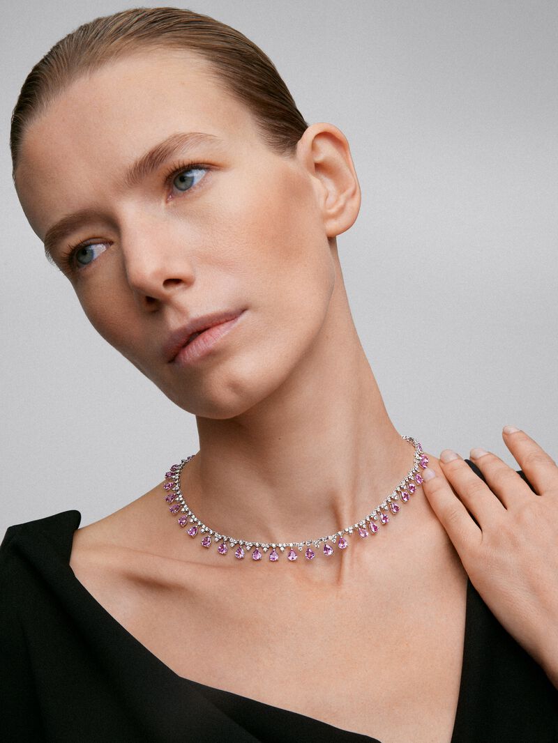 18K white gold rivière necklace with 71 pear-cut and brilliant-cut pink sapphires of 26.89 cts and 103 brilliant-cut diamonds with a total of 3.85 cts image number 3