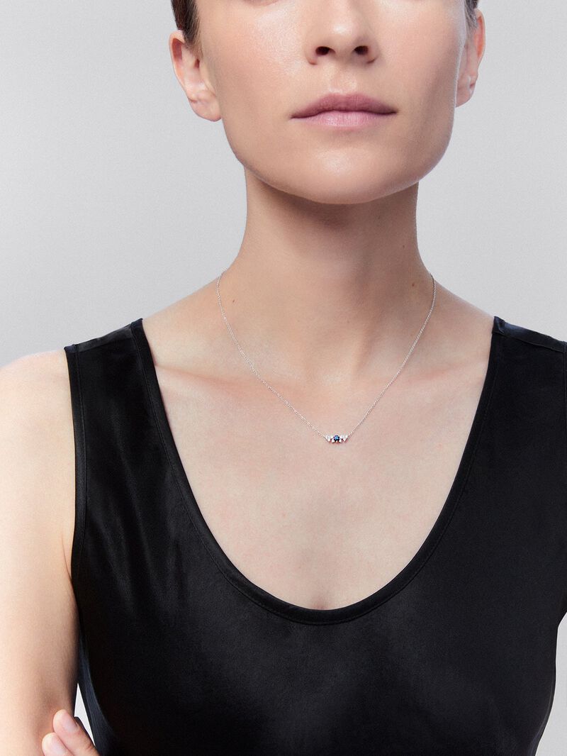 18K white gold pendant chain with sapphire and diamonds. image number 3