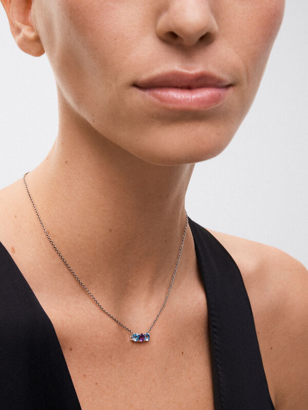 Colgante de plata con piedras amatista morada central y topacios azul Swiss, PT22015-AGAMSW_V