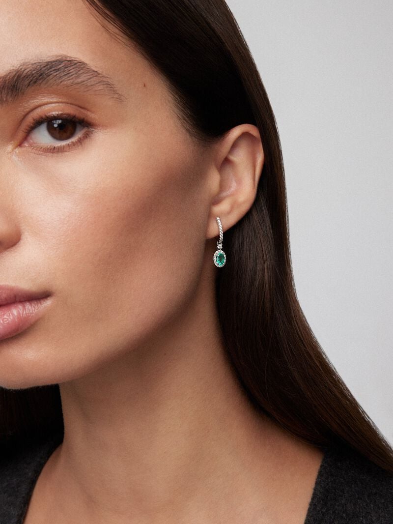 18K white gold earrings with green emerald image number 2