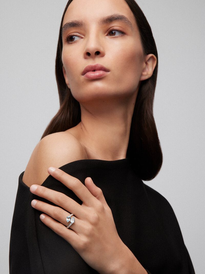 You and me ring in 18K white gold with 2 pear-cut blue aquamarines with a total of 1.81 cts and 18 brilliant-cut diamonds with a total of 0.22 cts image number 2