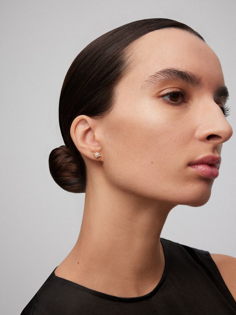 Individual 18K rose gold earring with 9 brilliant-cut diamonds with a total of 0.09 in the shape of a star image number 3