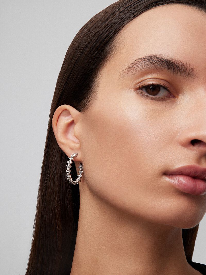 18K white gold hoop earrings with 90 brilliant-cut white diamonds with a total of 2.64 cts image number 4