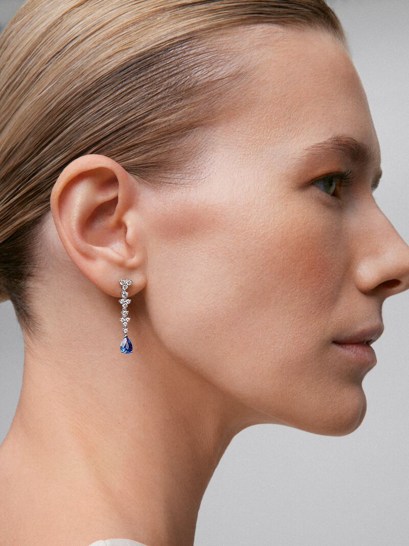 18K white gold earrings with blue zafiros in 1.82 cts and white diamonds in bright 0.86 cts image number 3