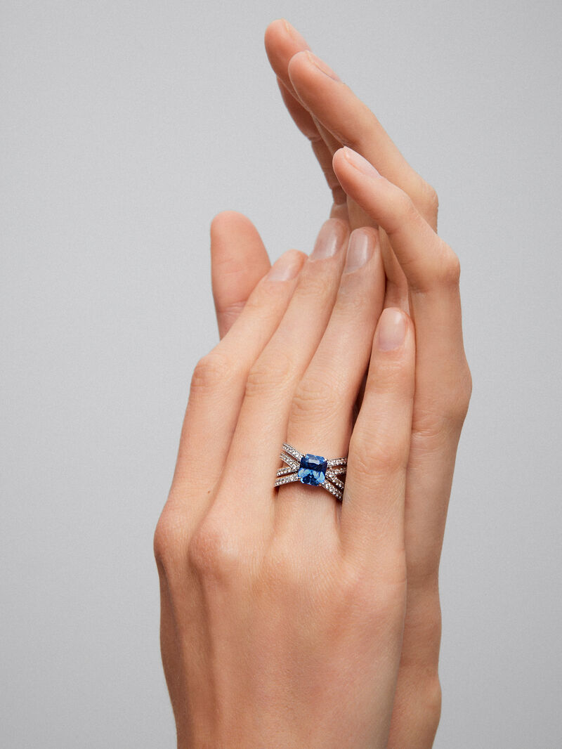18K white gold multi-arm ring with octagonal-cut blue sapphire of 3.13 cts and brilliant-cut diamonds with a total of 1.07 cts image number 3