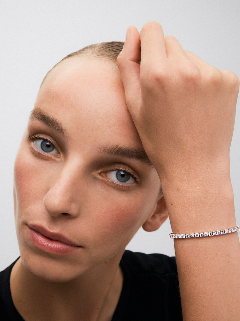 18K white gold bracelet with white diamonds in 5.7 cts image number 3