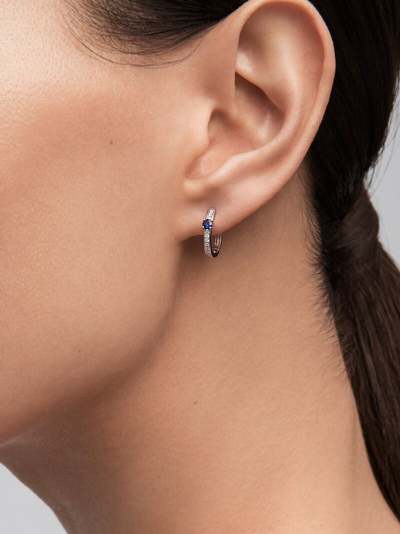 18K white gold hoop earrings with 2 brilliant-cut blue sapphires with a total of 0.15 cts and 26 brilliant-cut diamonds with a total of 0.1 cts image number 3