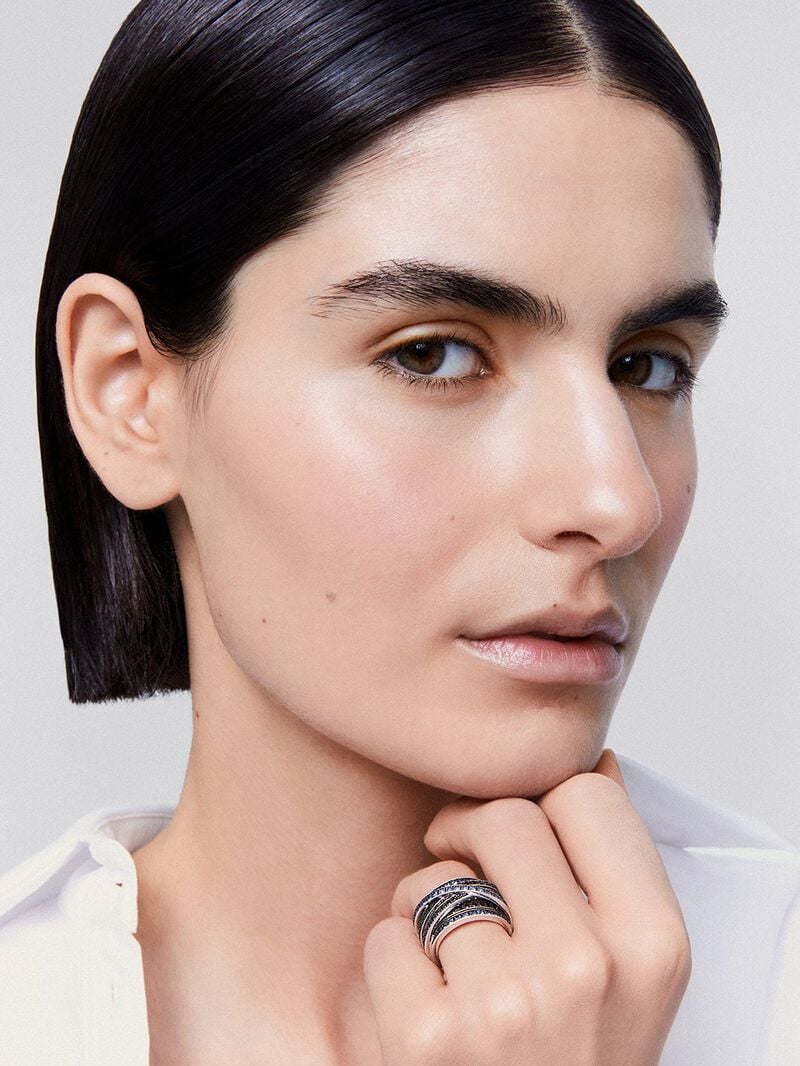 Cross multi-arm ring in 925 silver with 45 brilliant-cut blue sapphires with a total of 0.77 cts and 69 brilliant-cut black spinels with a total of 1.1 cts image number 3
