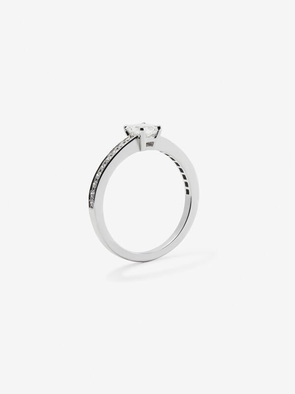 Anillo solitario de compromiso de oro blanco de 18kt con diamante esmeralda D-VVS1 de 0,50cts y diamantes, SL22001-00D050/DVVS1_V
