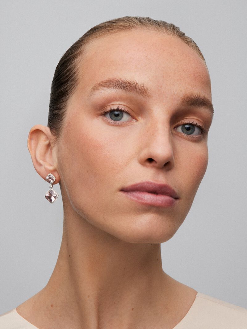 18K white gold earrings with 10.33 ct cushion-cut morganites and 0.85 ct brilliant-cut diamonds image number 1