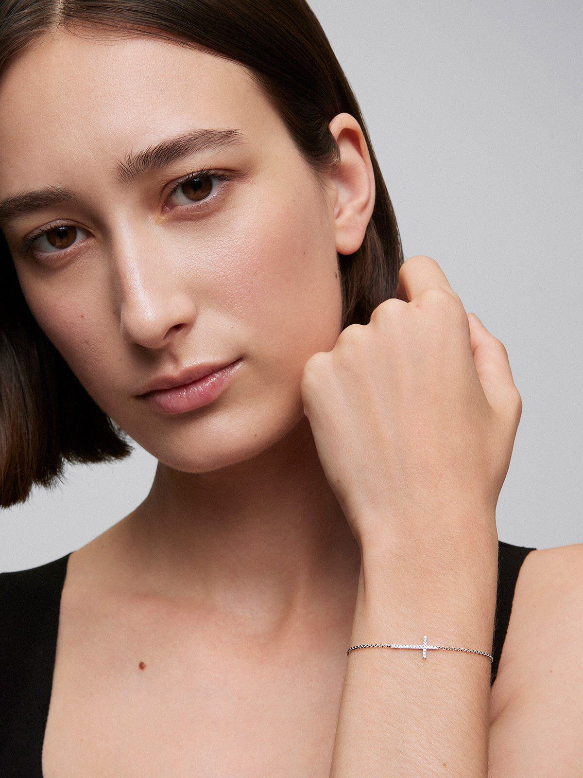 Diamond cross shop bracelet gold