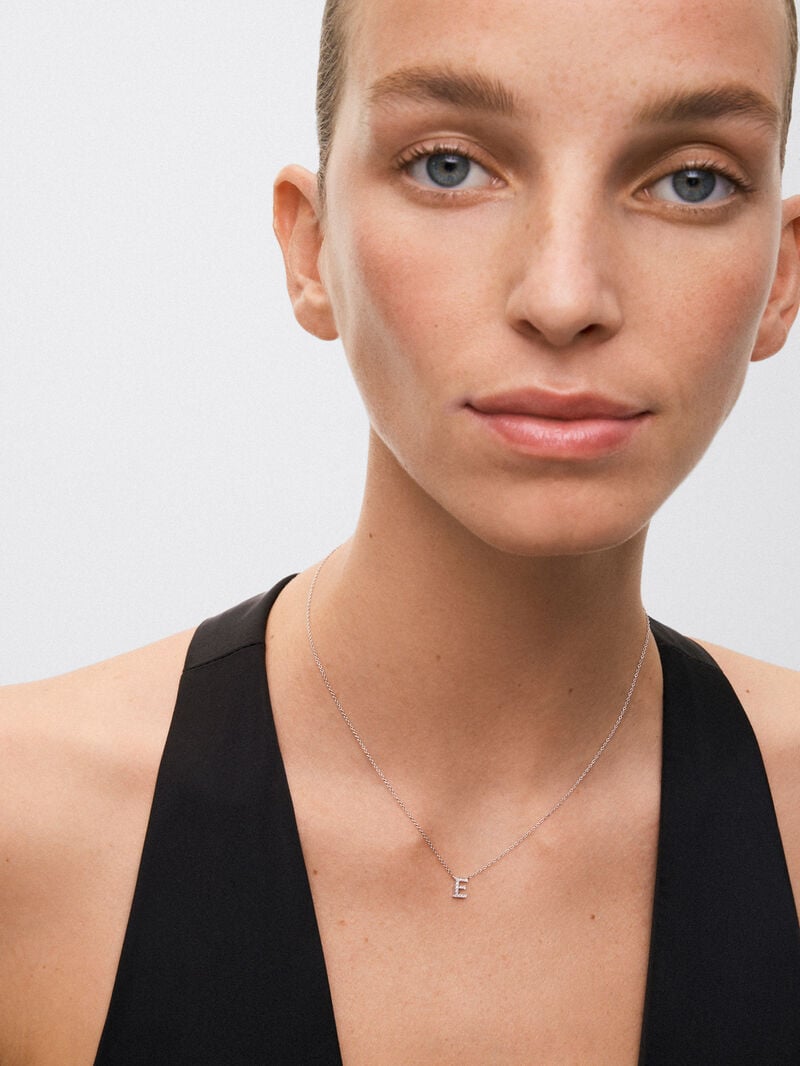 Pendant chain with small initial in 18K white gold and diamonds image number 1
