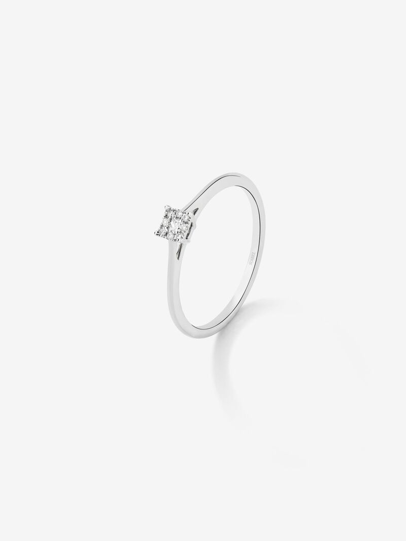 18K white gold ring with pave diamonds image number 0