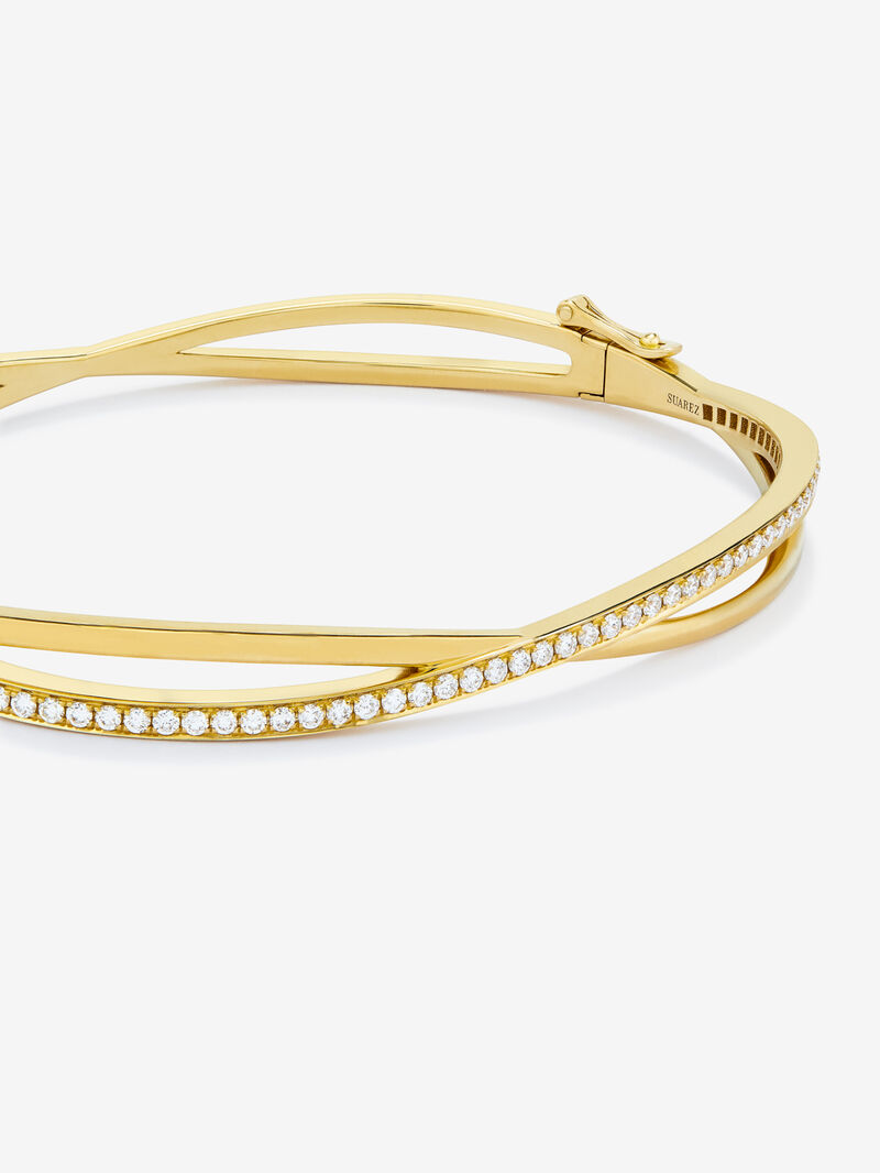 18kt yellow gold rigid bracelet with diamonds image number 2