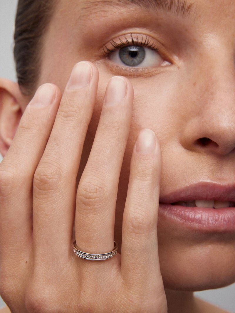 Half eternity engagement ring in 18K white gold with princess cut diamonds on a 0.70ct rail. image number 3