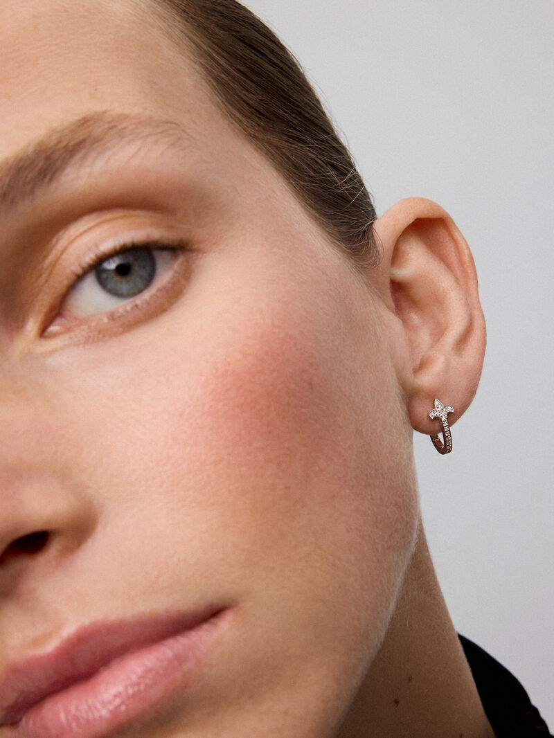 18K White Gold Hoop Earrings with Diamond image number 1