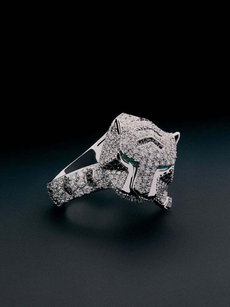 18K white gold ring with 278 brilliant-cut white diamonds with a total of 1.87 cts, 55 brilliant-cut black diamonds with a total of 0.25 cts, and 2 trapezoid-cut emeralds with a total of 0.13 tiger shaped cts image number 2