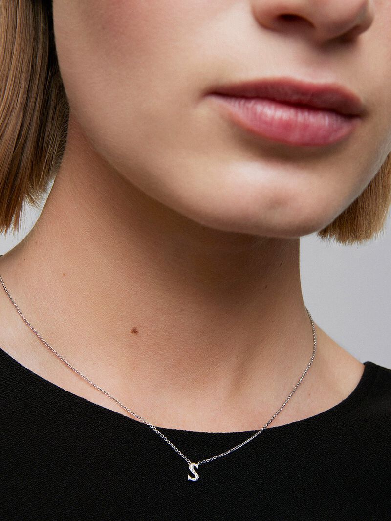 Pendant necklace with small initial in 18K white gold and diamonds. image number 3