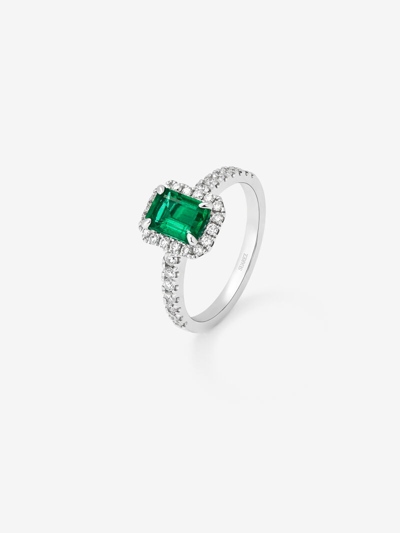 18kt white gold ring with diamonds and central emerald in octagonal size of 1.25cts image number 0