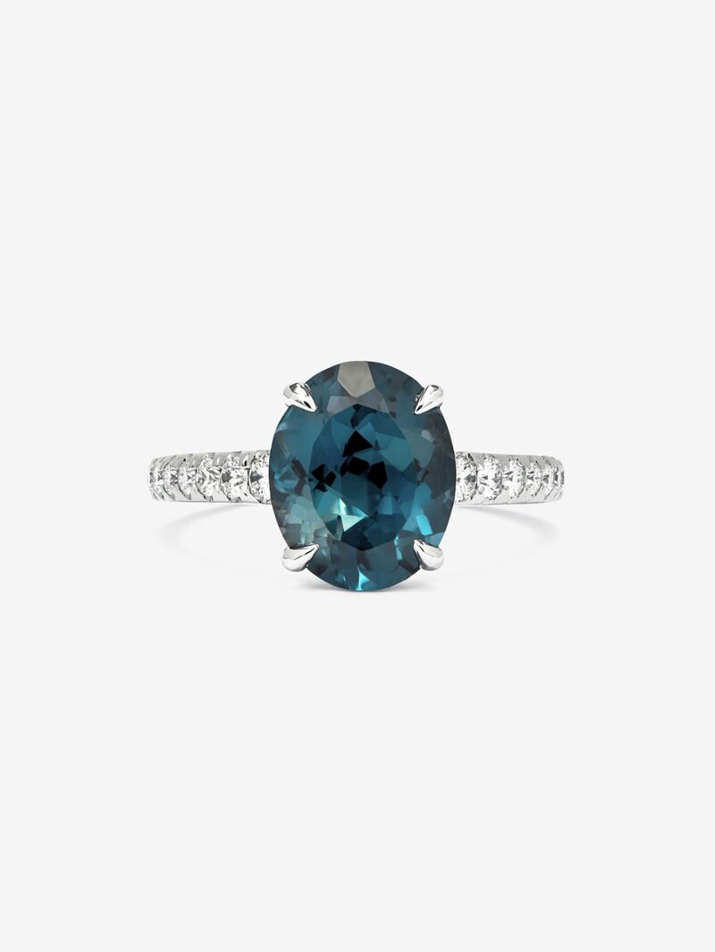 18K white gold ring with oval-cut London blue topaz of 4.25 cts and 14 brilliant-cut diamonds with a total of 0.32 cts image number 1