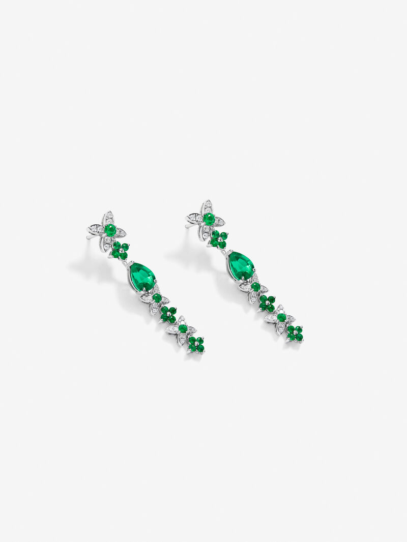 18K white gold earrings with green and bright emeralds of 3.4 cts and diamonds 0.49 cts image number 2