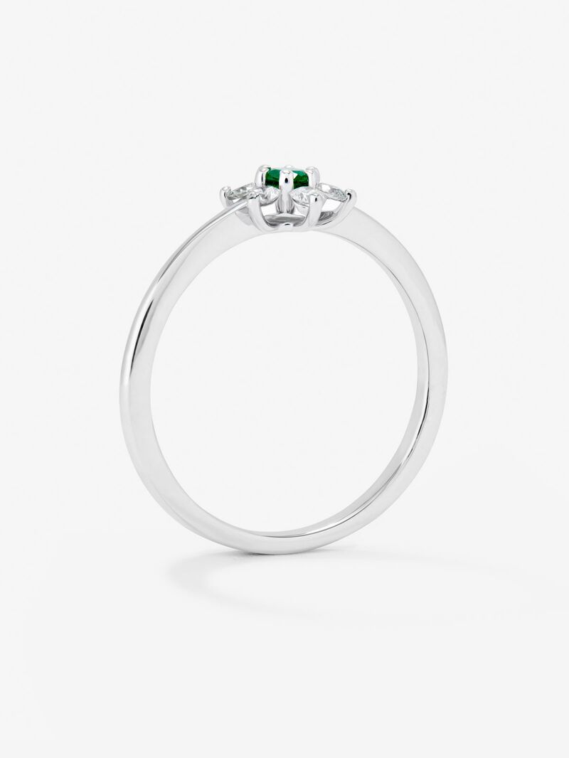 18K white gold ring with brilliant-cut green emerald of 0.08 cts and 6 brilliant-cut diamonds with a total of 0.15 cts in the shape of a star image number 3