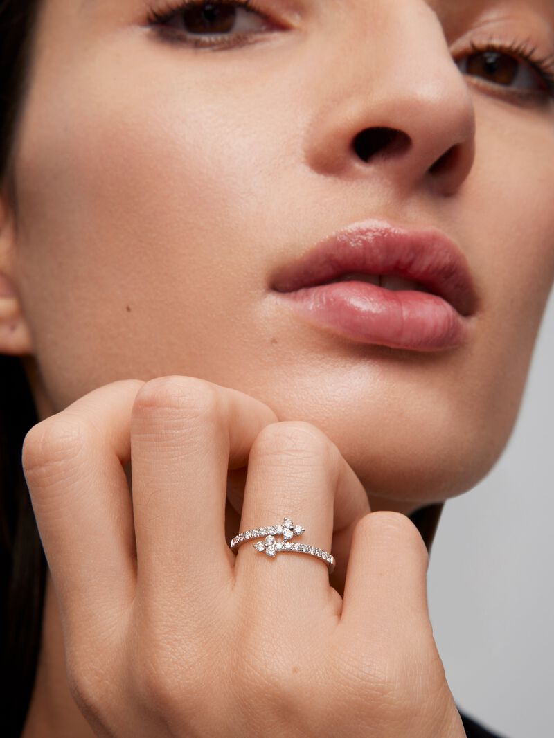 You and me ring in 18K white gold with 22 brilliant-cut diamonds with a total of 0.17 cts image number 1