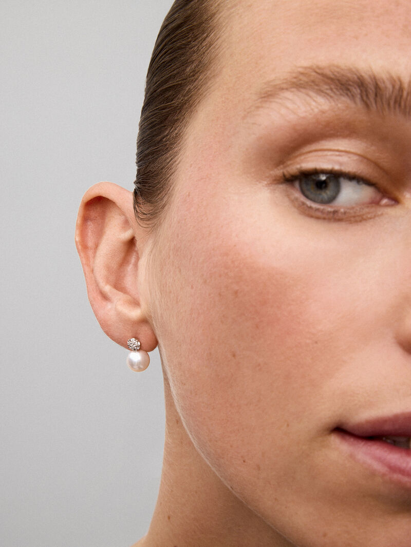18k White Gold Earring with 8mm Australian Pearl and Diamond. image number 3