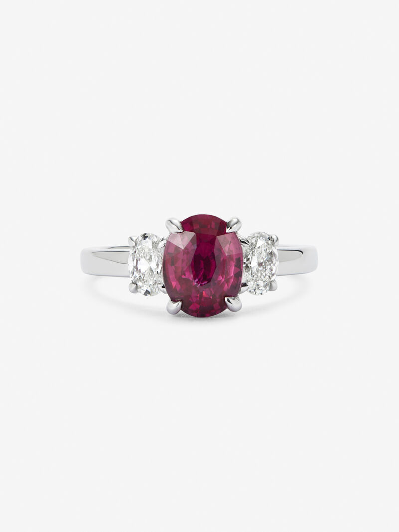 18K white gold triple ring with oval-cut pigeon blood red ruby ​​of 2.04 cts and 2 oval-cut diamonds with a total of 0.62 cts image number 2