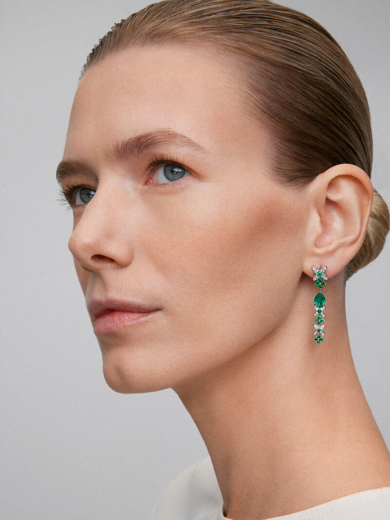 18K white gold earrings with green and bright emeralds of 3.4 cts and diamonds 0.49 cts image number 1