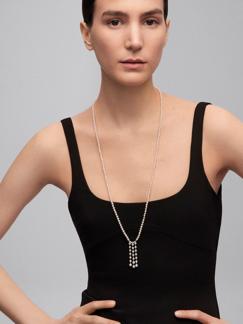 18K white gold pendant with 172 Akoya pearls and 9 brilliant-cut diamonds with a total of 0.09 cts image number 3