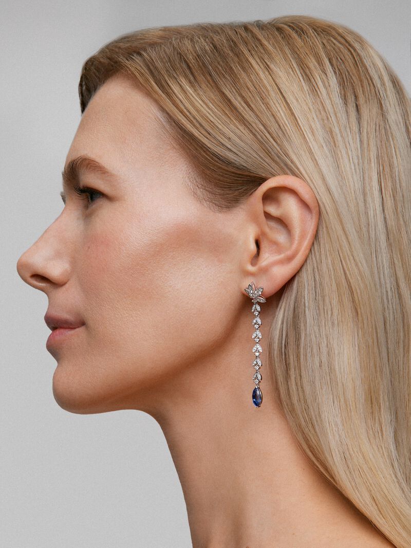 18K white gold earrings with blue sapps in 3.95 cts and white diamonds in bright 0.92 cts image number 1