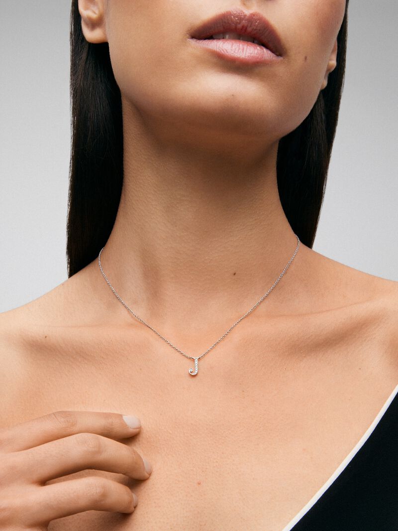 18K white gold pendant with letter J and 7 brilliant-cut diamonds with a total of 0.05 cts image number 3