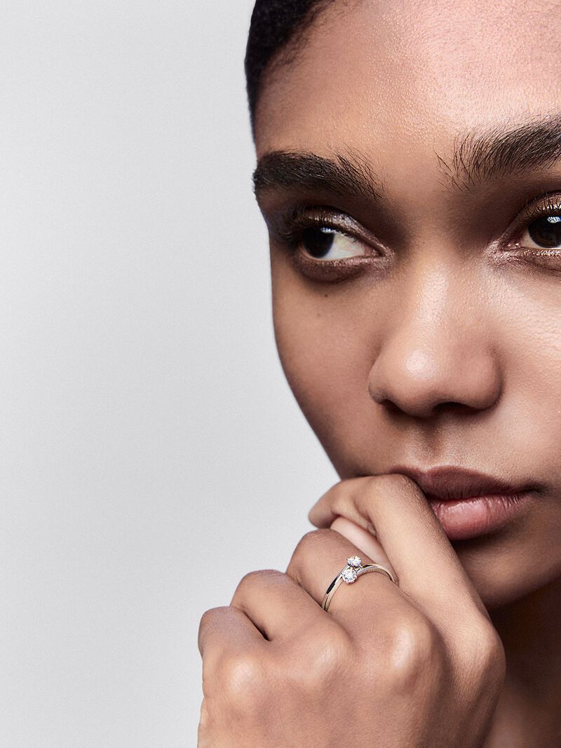 You and me ring in 18K white gold with 2 brilliant-cut diamonds with a total of 0.19 cts image number 3