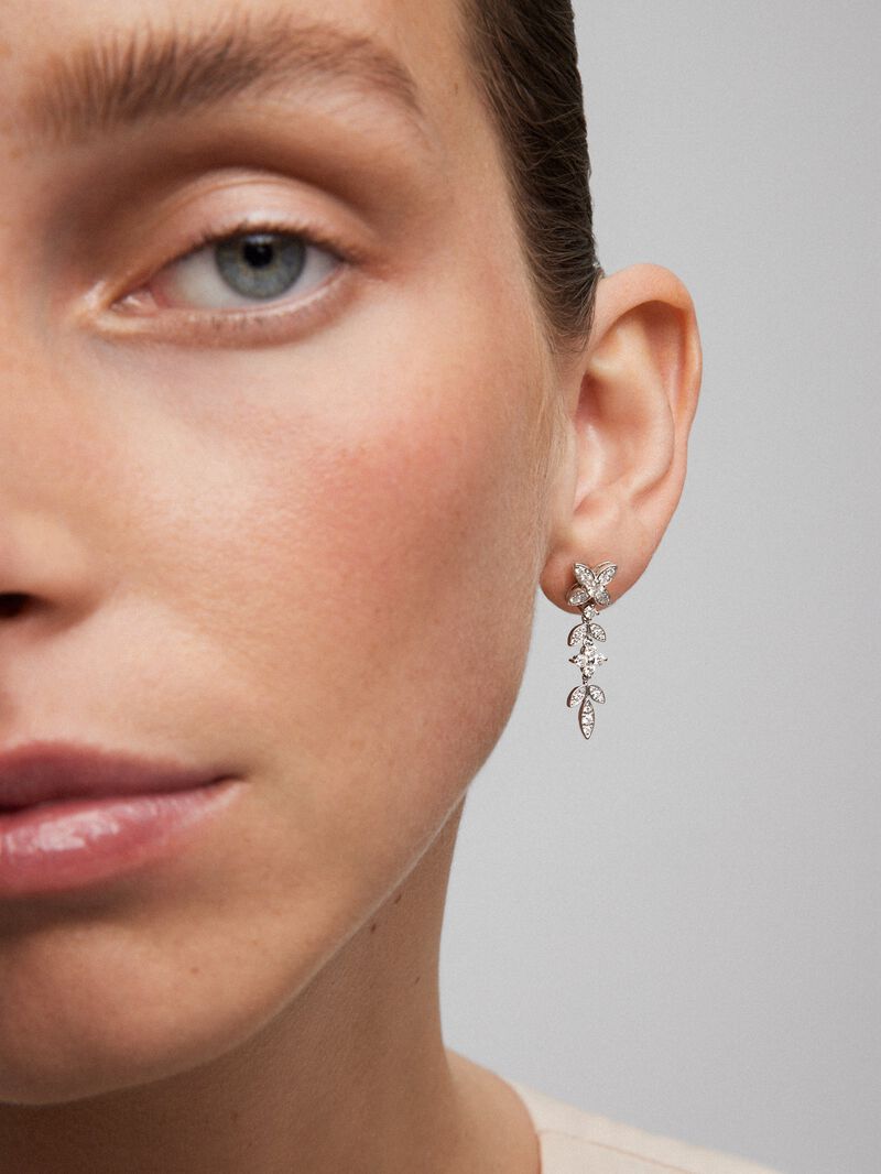 18K white gold earrings with 62 brilliant-cut diamonds with a total of 1.07 cts image number 4