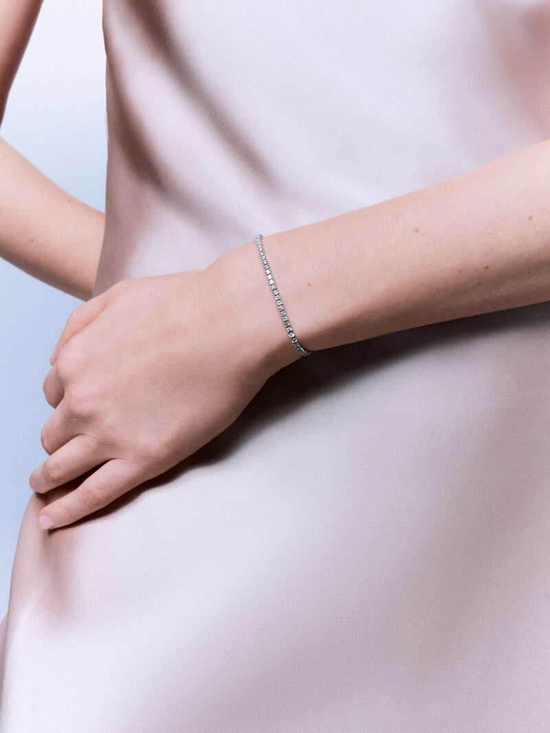 18K white gold riviere diamond bracelet image number 3