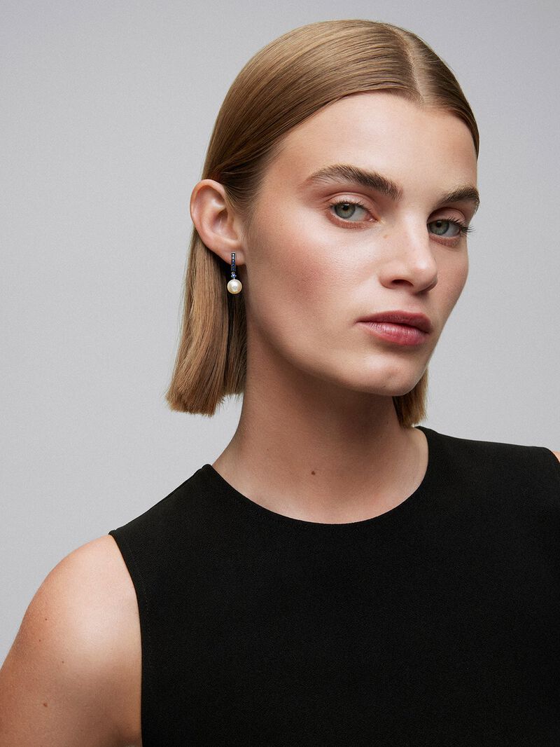 925 Silver hoop earring combined with 8.5 mm Australian pearl and sapphire. image number 1