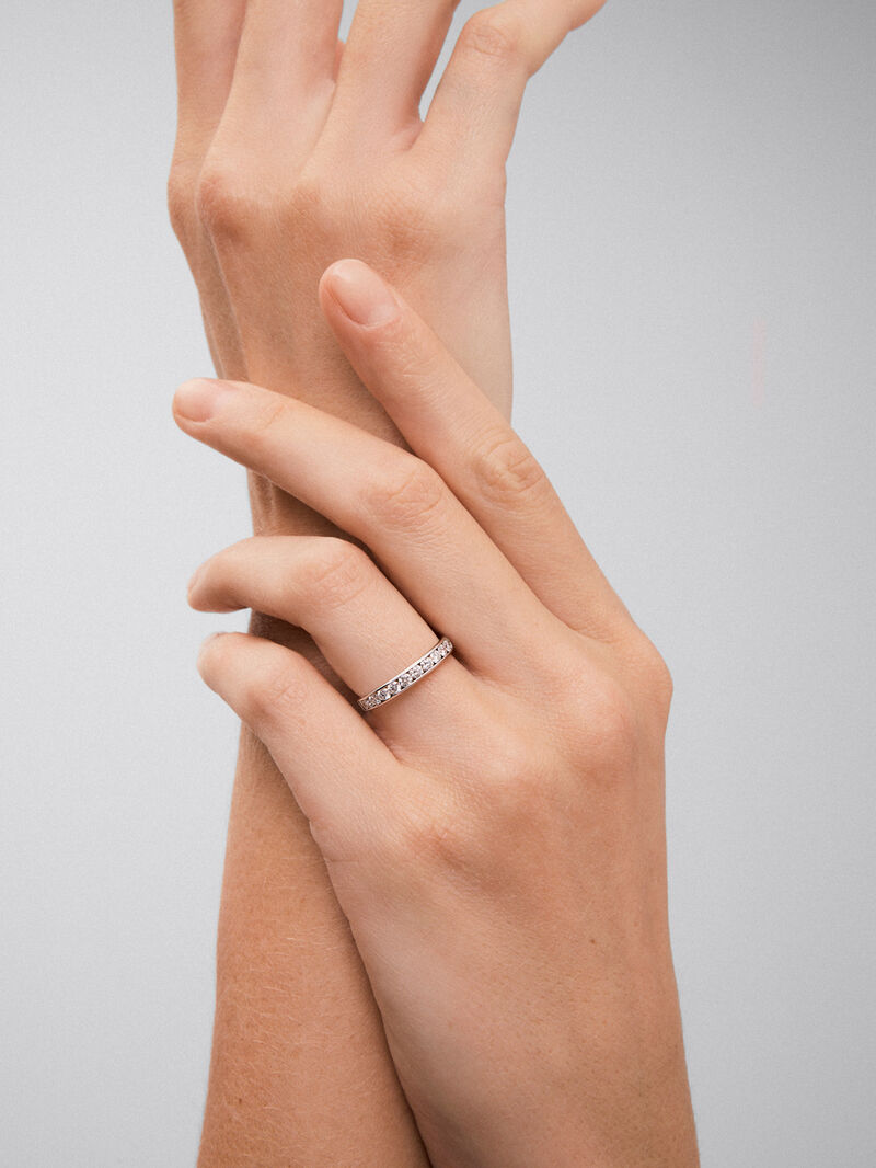Half ring in 18K white gold with 13 brilliant-cut diamonds with a total of 0.67 cts image number 3
