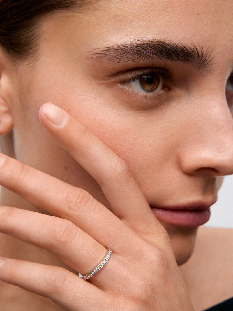 Half ring in 18K white gold with 19 brilliant-cut diamonds with a total of 0.1 cts image number 3