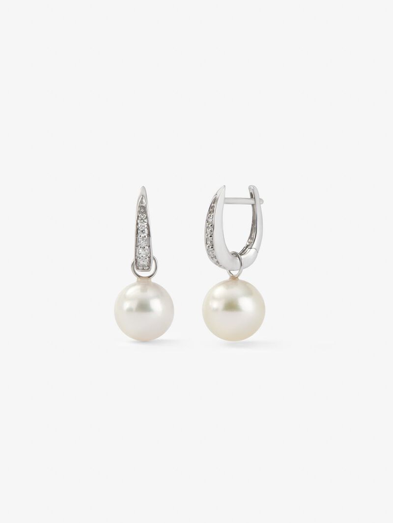 18K white gold earrings with 2 9.5mm pearls and 10 brilliant-cut diamonds with a total of 0.12 cts image number 0
