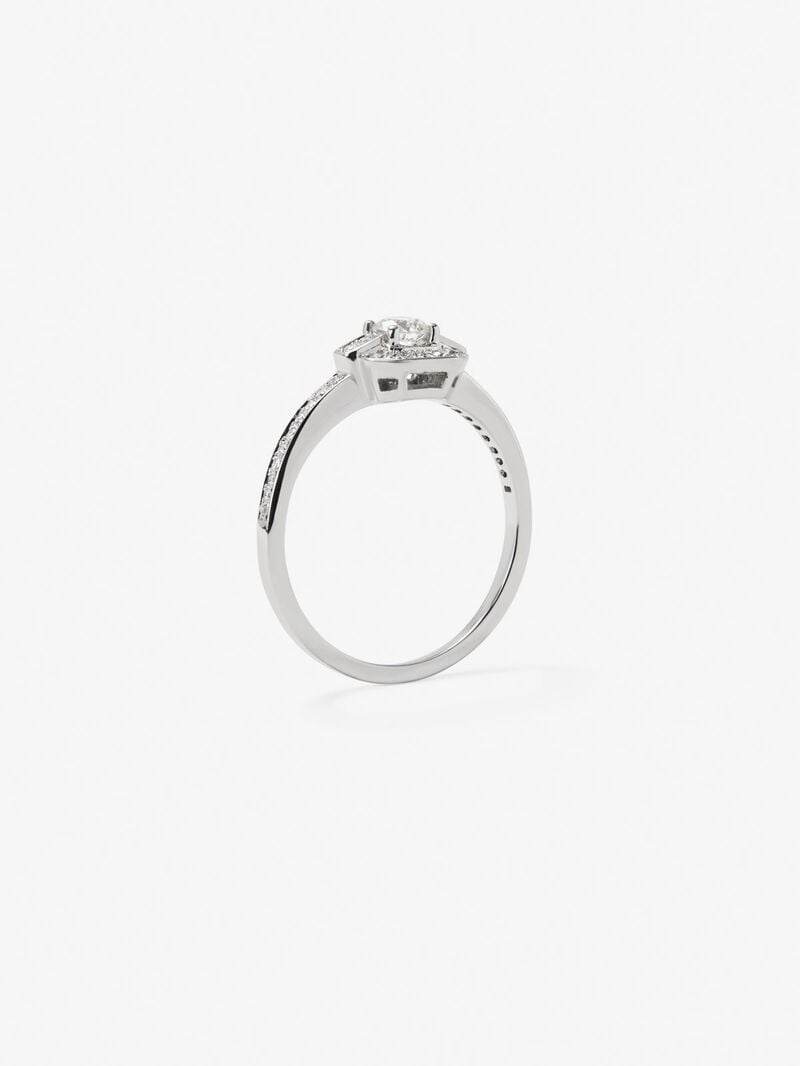 18K white gold ring with central brilliant-cut diamond of 0.5 cts and border and arm of 32 brilliant-cut diamonds with a total of 0.32 cts image number 4