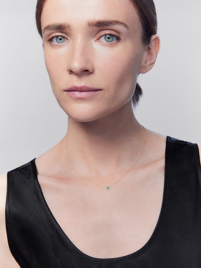 18K Yellow Gold Flower Pendant Chain with Emerald and Diamonds image number 1