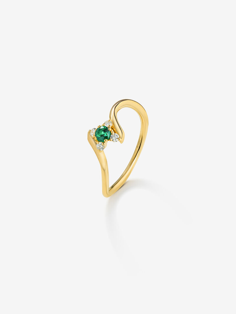 18K yellow gold ring with emerald and diamonds. image number 0