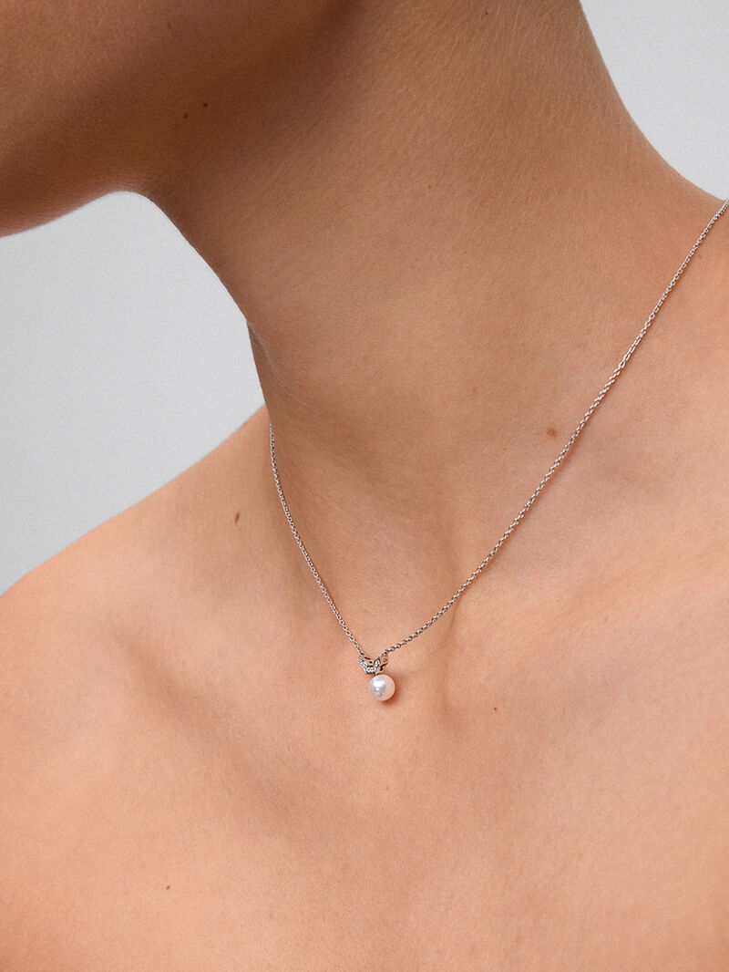 18k white gold pendant necklace with Akoya pearl and diamonds. image number 5