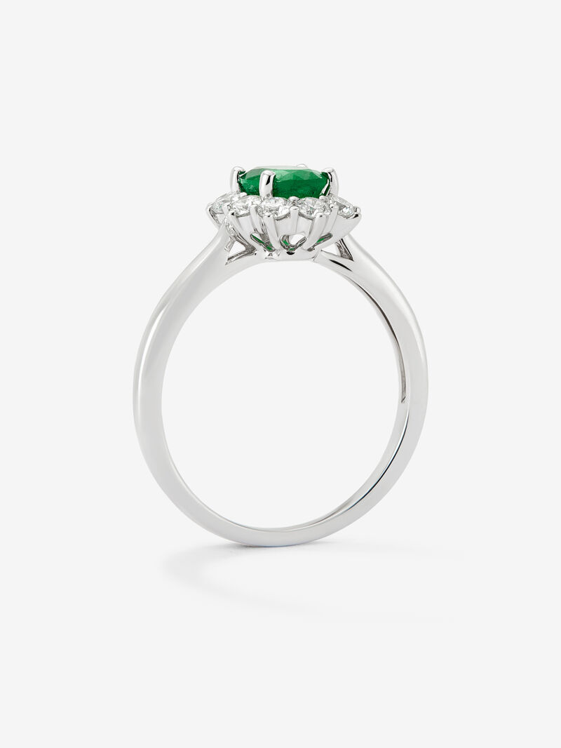 18K white gold ring with oval-cut emerald of 0.59 cts and 12 brilliant-cut diamonds with a total of 0.21 cts image number 4