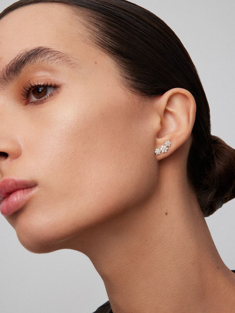 18K white gold climbing earrings with 42 brilliant-cut diamonds with a total of 0.58 cts in the shape of stars image number 2