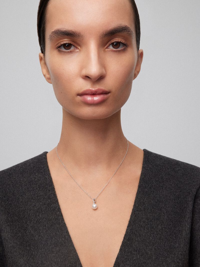 18K white gold pendant with pearl akoya and 0.1 cts diamonds image number 2