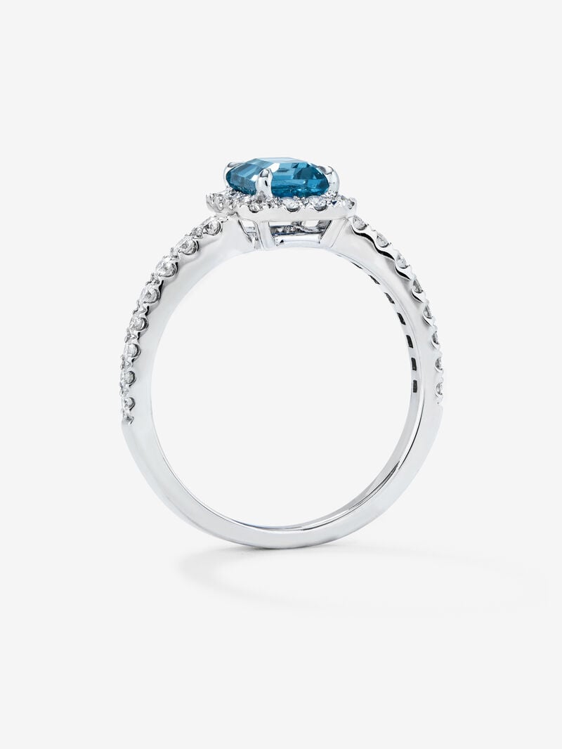 18K white gold ring with London blue topaz in octagonal cut of 1.22 cts and 30 brilliant-cut diamonds with a total of 0.41 cts image number 4