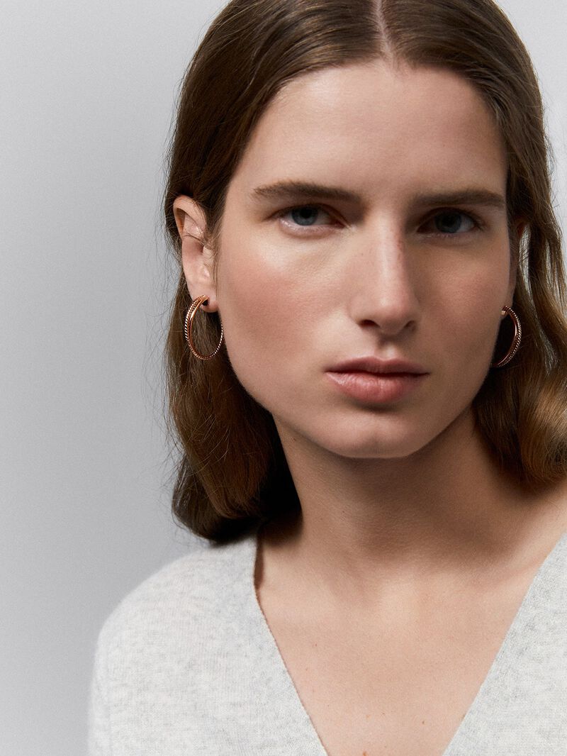 18kt Rose Gold Large Crossed Hoop Earrings image number 2